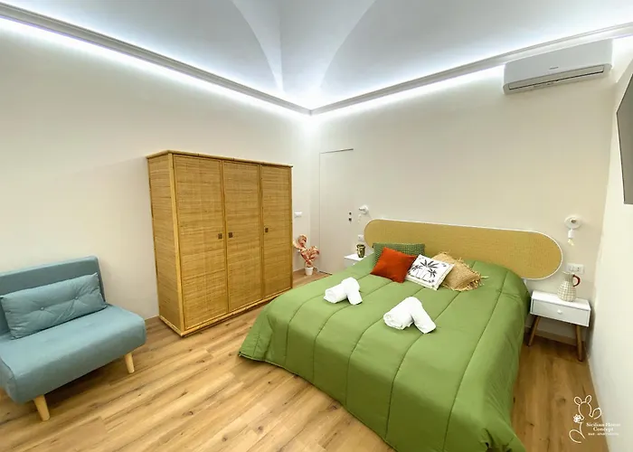 Sicilian Duomo - Zagara Daire Katanya